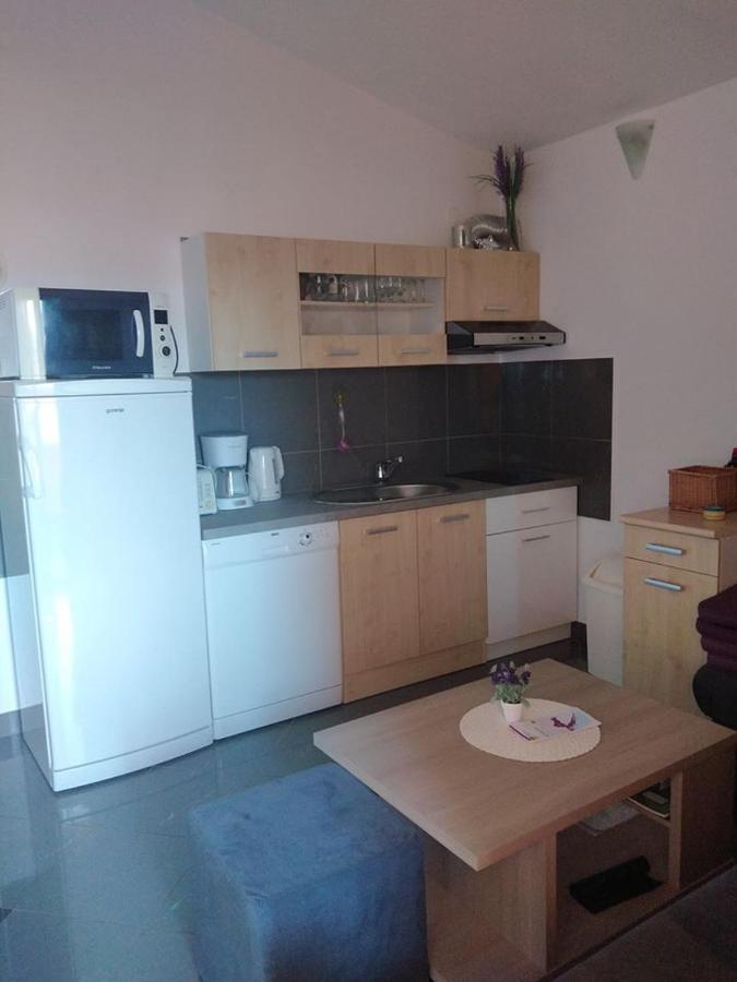 Apartmani Ivankovic Karlobag Exterior foto