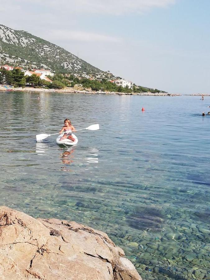 Apartmani Ivankovic Karlobag Exterior foto