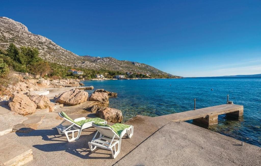Apartmani Ivankovic Karlobag Exterior foto