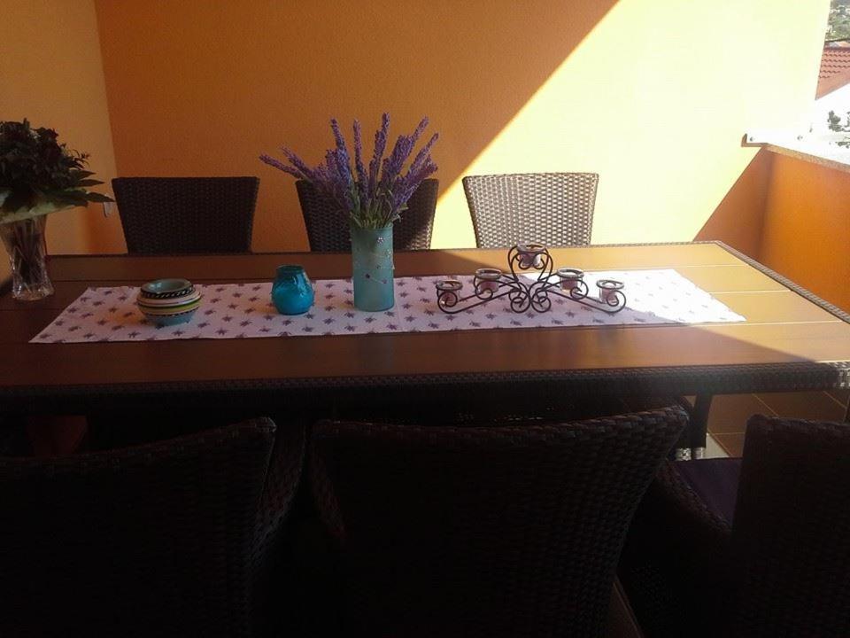 Apartmani Ivankovic Karlobag Exterior foto