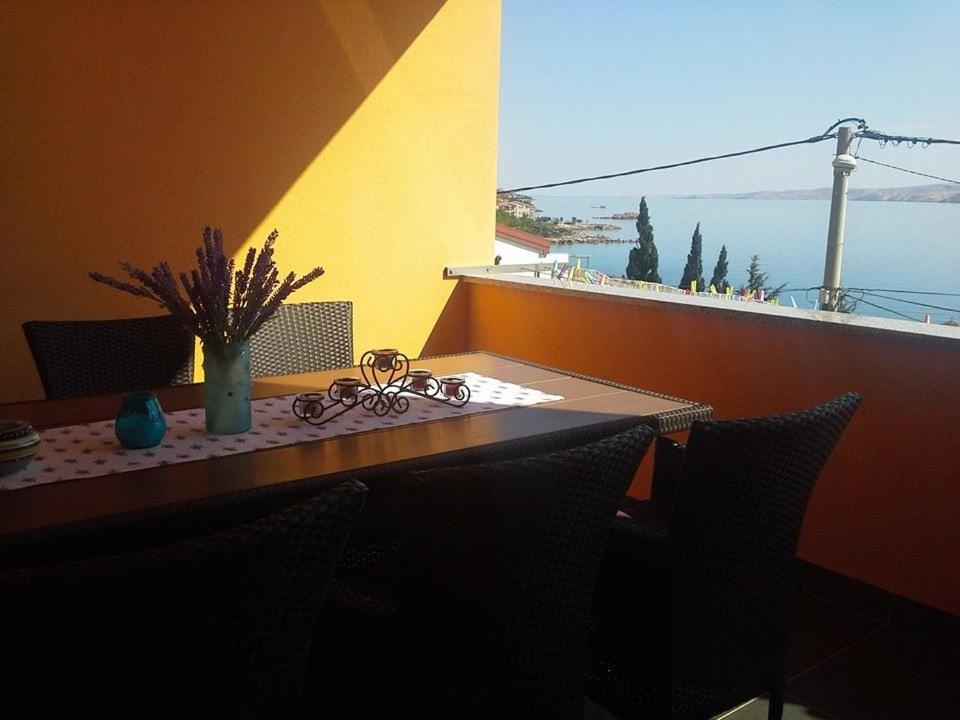 Apartmani Ivankovic Karlobag Exterior foto