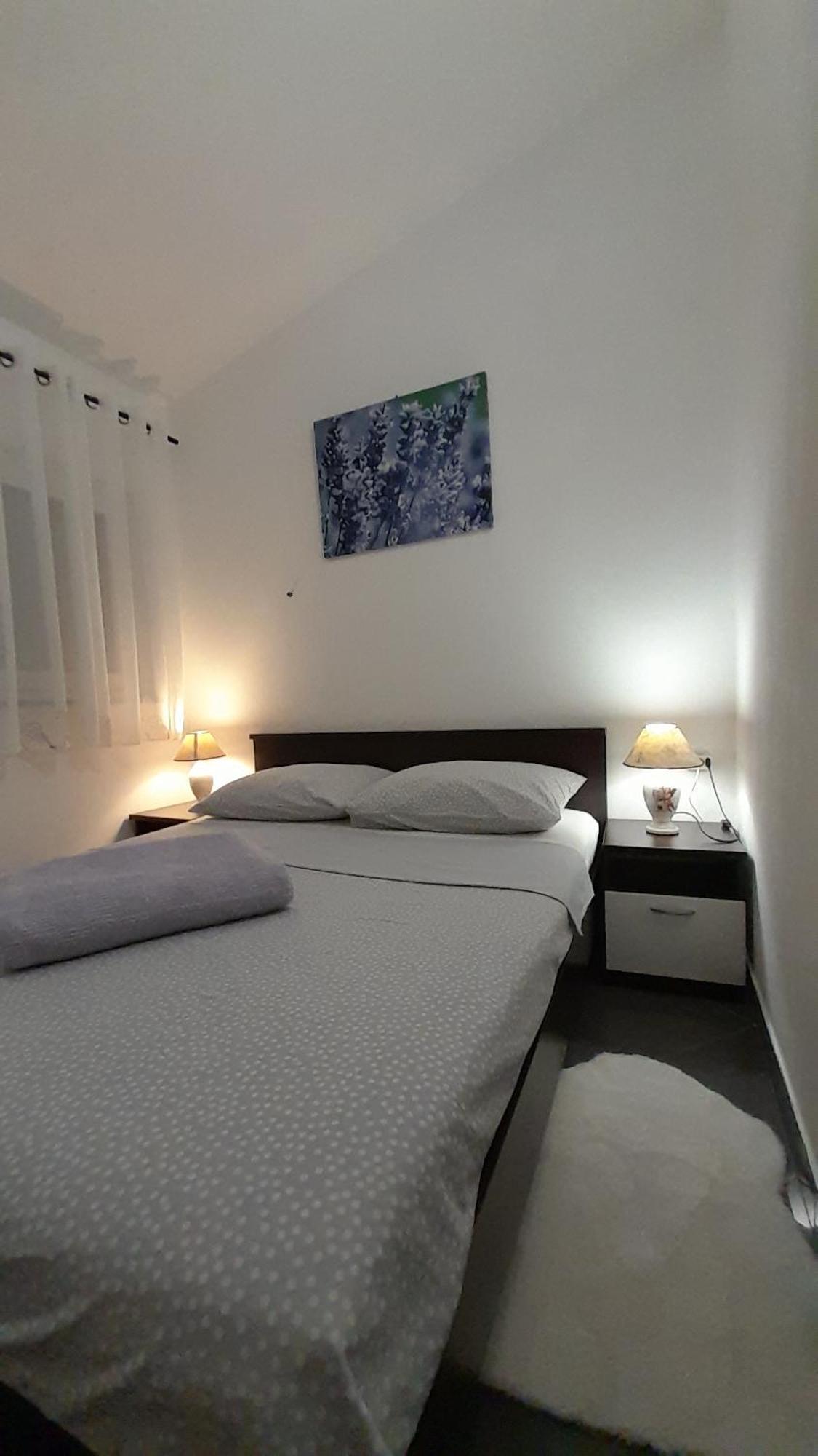 Apartmani Ivankovic Karlobag Zimmer foto